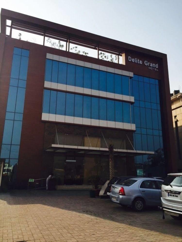 Hotel Delite Grand Faridabad Exterior photo