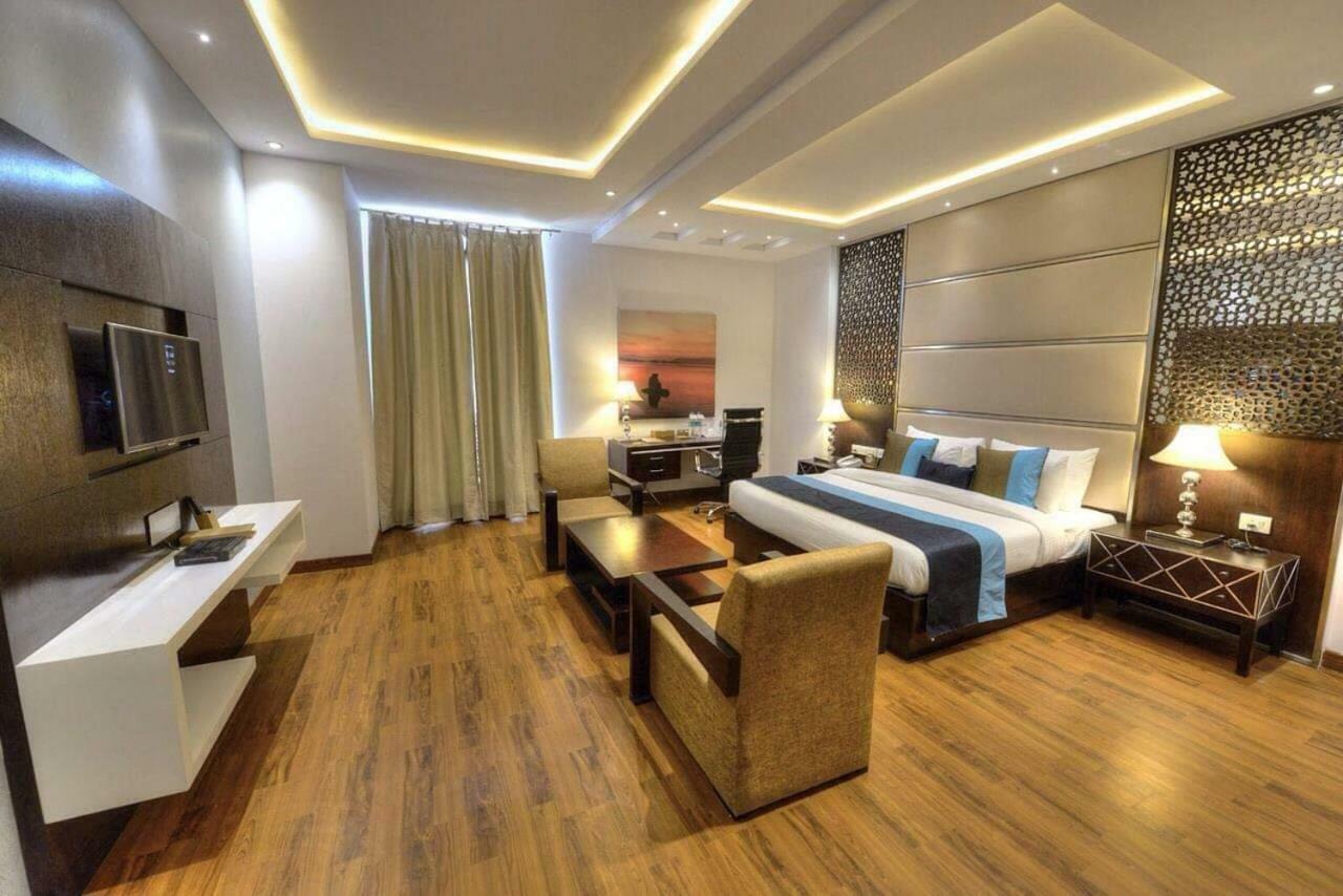 Hotel Delite Grand Faridabad Exterior photo