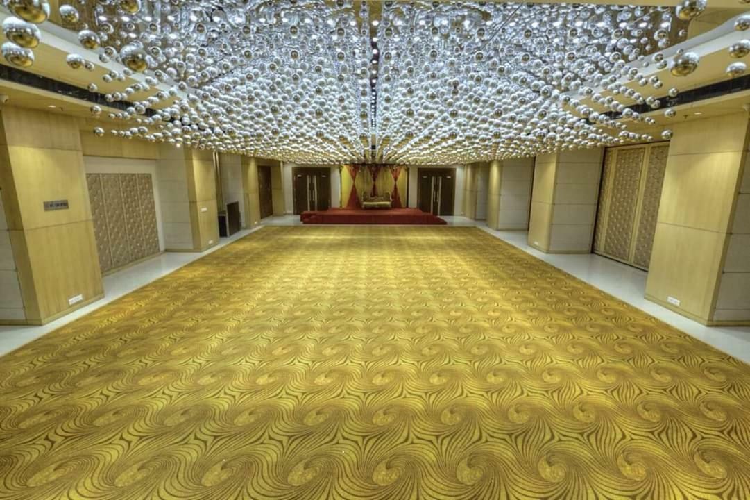 Hotel Delite Grand Faridabad Exterior photo